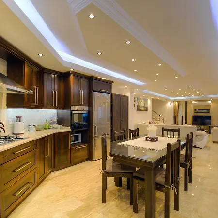 Private Elisa كالكان